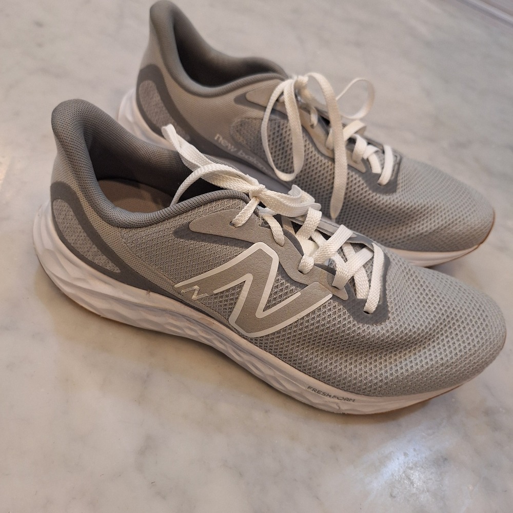 New Balance Fresh Foam Arishi v4 Mens 9 Grey White Running Shoes MARISRG4 Sneak